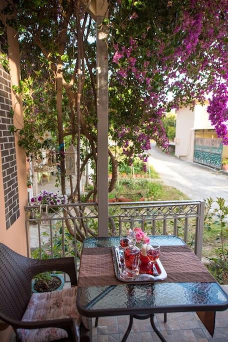Bougainvillea House 1 Kalamata Bagian luar foto