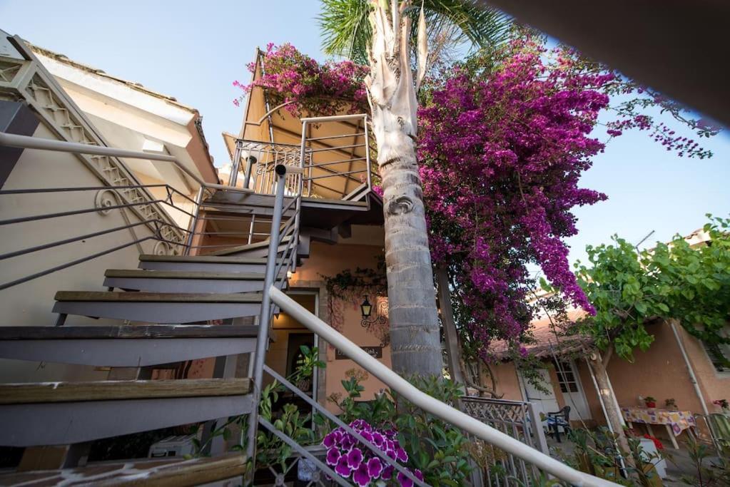 Bougainvillea House 1 Kalamata Bagian luar foto